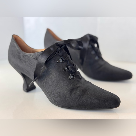 Vintage 90s Kenneth Cole black damask pompadour brocade jacquard lace up bootie - Picture 6 of 11